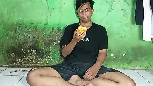 Ekmeğe boşal ve ye