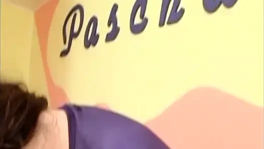 Omg! Kırmızı Elbiseli Büyük Memeli Esmer Adam Tarafından Yatak Odasında Kullanılıyor - BDSM Deutschland