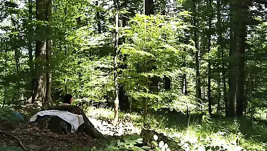 Seksi orta yaşlı seksi kadın için altın duş