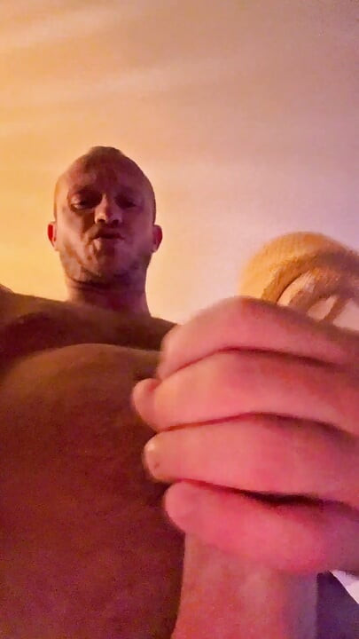 हॉट 4 कई कोणों से हिलाती है