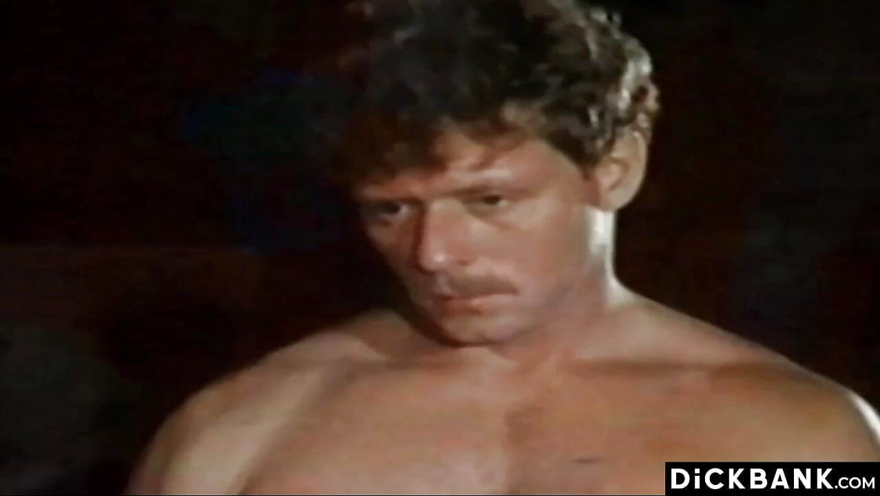 Muscular Gay Gets An Incredible Bareback After Blowjob