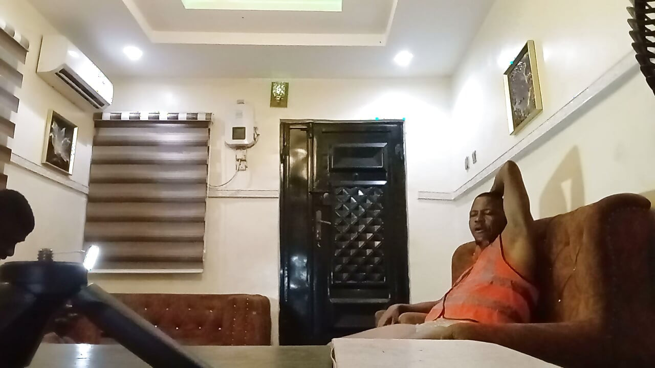 За лаштунками