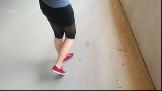 Girlfriend has to pee and wets her Leggings on parking deck