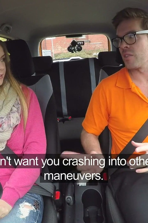 Fałszywa szkoła jazdy - włoska studentka Stella Cox uwodzi instruktora dla Fast Hardcore Driving Pass
