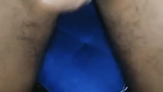 Erkekler beni izlerken mastürbasyon yaparken üvey erkek kardeş
