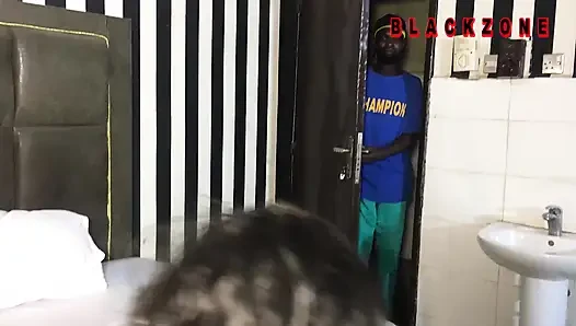 Ngentot memeknya yang diminyaki di posisi misionaris