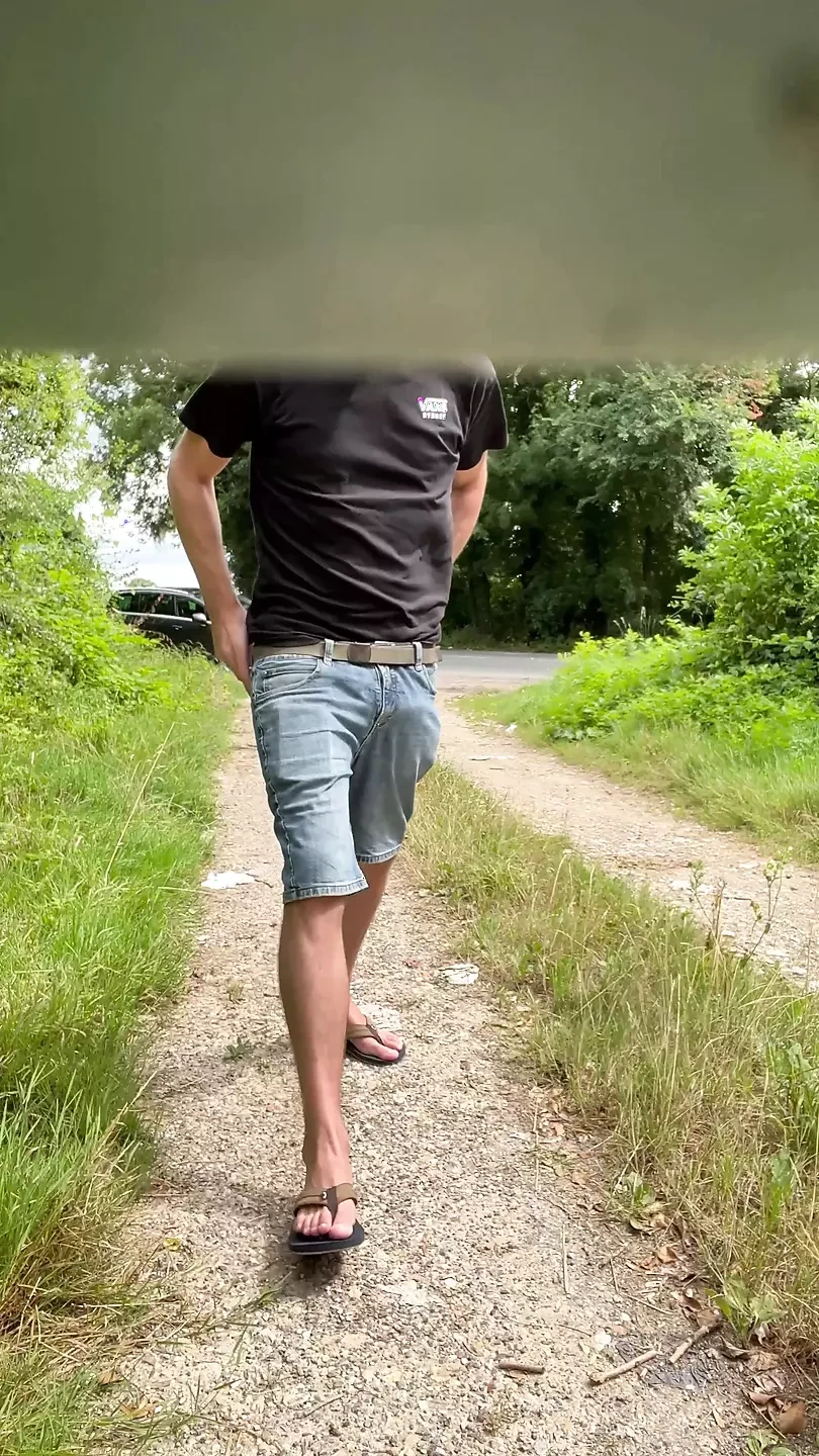 BeENJoY - Jerking off a big cock in the car in traffic in the middle of people looking at me