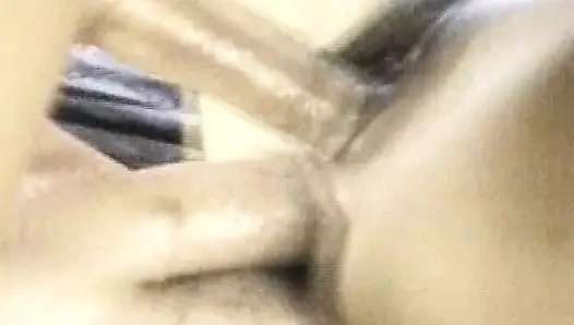 Tante sange rambut cokelat lagi asik fingering memeknya yang berbulu sampai klimaks