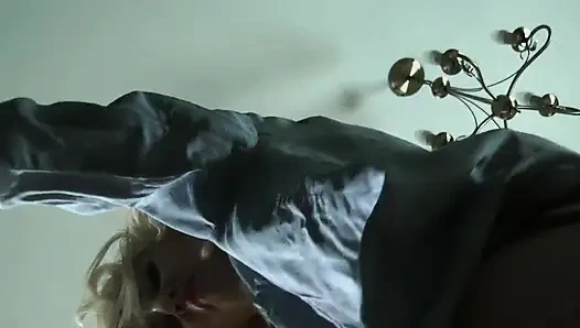 Большие пареньки не стонет