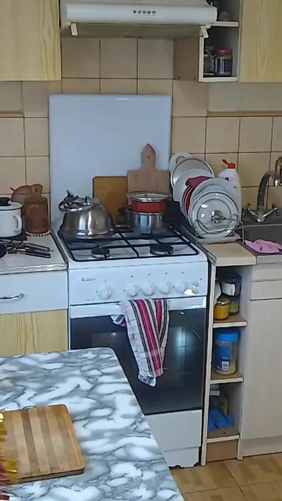 ฉันกําลังแก้ผ้าอาหารเช้าแสนหวานกับเพื่อนรุ่นแม่น่าเย็ดนมใหญ่ของฉัน | คลิป 1