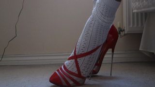 Çapraz kayışlı yeni kırmızı yüksek topuklu ayakkabılar