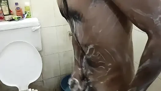 Seans 28. seksi yenge banyoda mastürbasyon yapan devar'a sürpriz yapıyor - ateşli desi rol yapma seksi"
