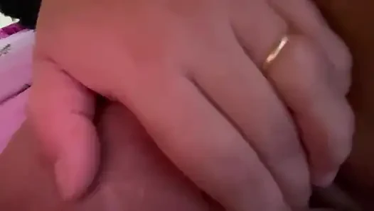 Teen masturbiert