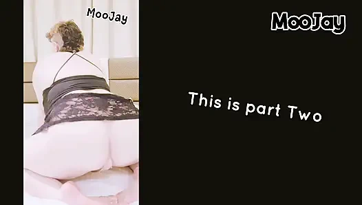 Толстушка с толстого живота принимает душ и болтает