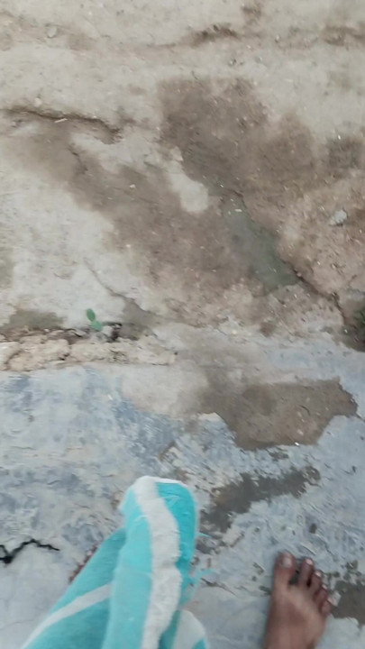 Desi hot pushpa bhabhi bathroom me naha rahi thi tab devar ne video bana liya