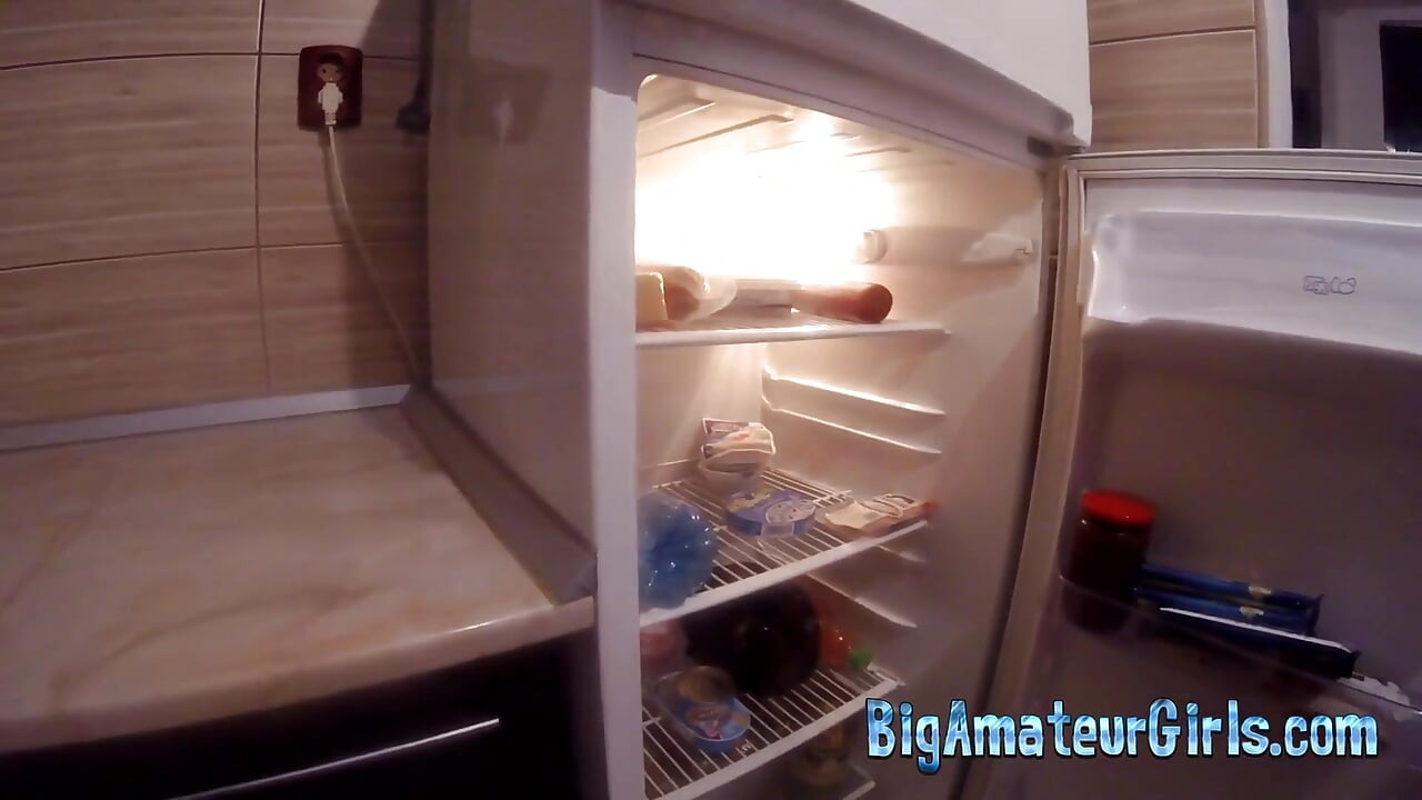 Poesje neuken met een dikke salami