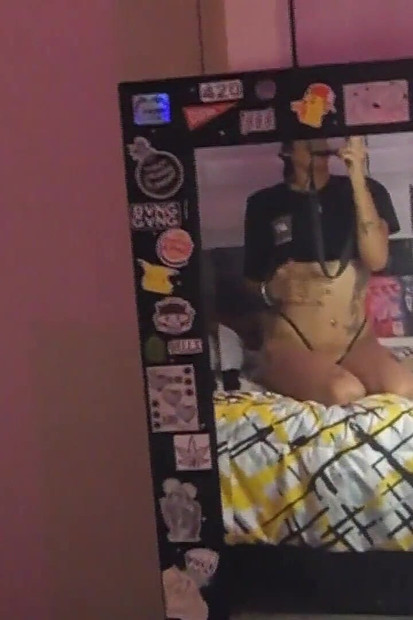 フェムボーイ 一人で夜を過ごす