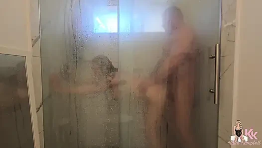 Gerçek çift amatör duşta seks ev videosu