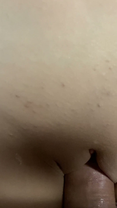 schwanz reiben auf muschi, penetration, sperma auf den bauch, 18 jahre alt | Clip 1