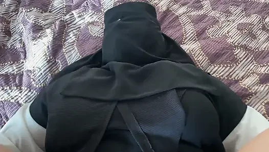 Arab Khalifa Gets a Load of Cum in Her Pussy