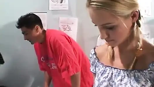 Teen teen nymphomanin heißer dreier