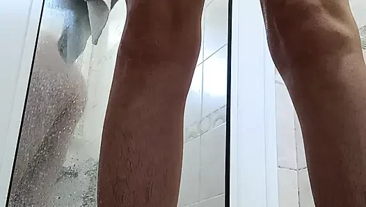 Bagian kedua dari mencukur memekku dan mandi di kamar mandi!