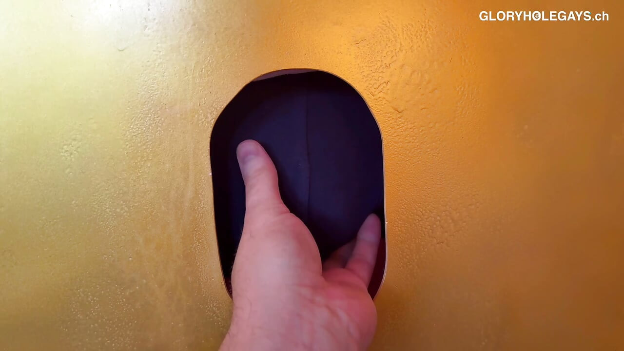 4# Izazov svršavanja - XL kurac s kožicom na gloryholeu