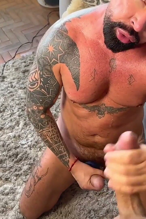 Older Stepdaddy Fucked by Straight Hung Papi Raw!