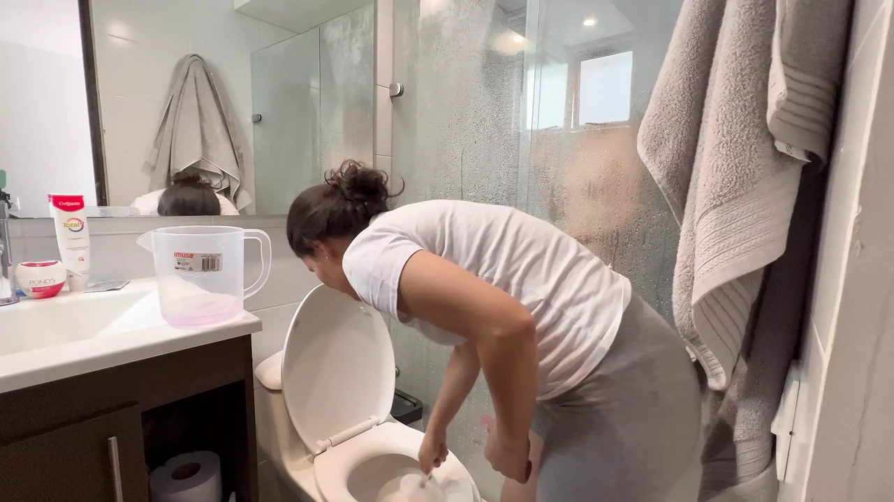 A hot bath with the cleaning girl from my house