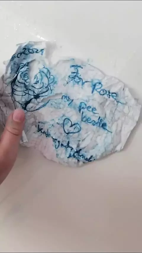 Meine Pissbestie wollte, das ich für sie pisse, das habe ich getan, da ich sehr dringend aufs Klo musste.