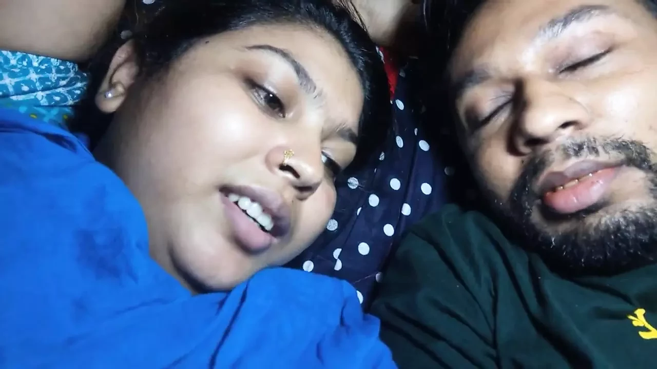 卧室里的完整 masti 丈夫 妻子 浪漫 vlog_ 夫妇 Masti vlog