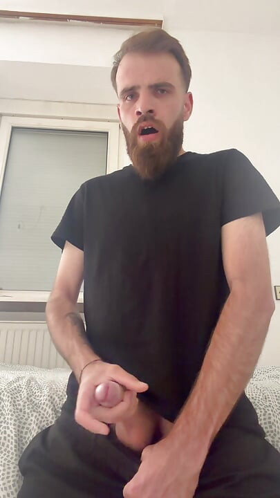 Sunt singur în camera mea
