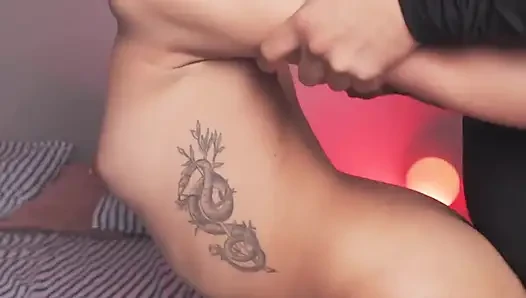 Tinder kızı sürtük oluyor ve ilk randevuda bana götünü veriyor