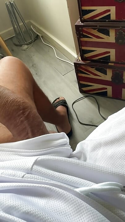 Volim da pokazujem svoj veliki kurac za strejt prijatelje.