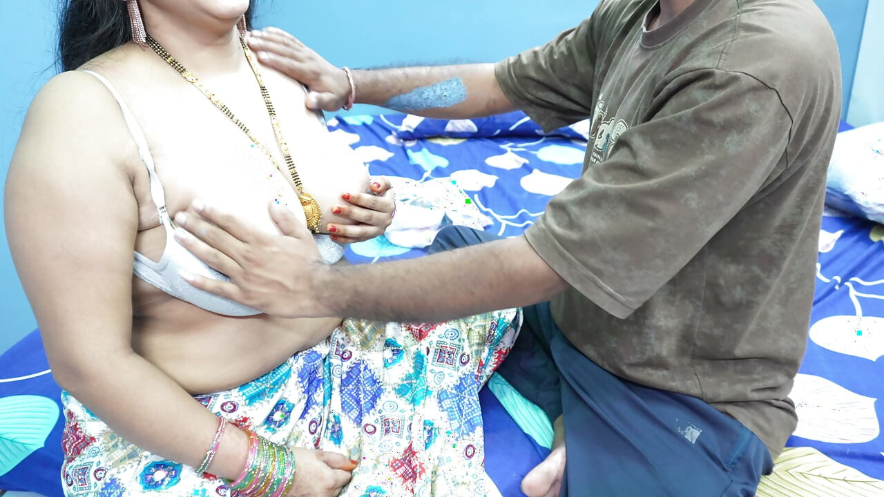 The delivery boy who came to drop off a parcel turned out to be my boyfriend (Hindi audio)