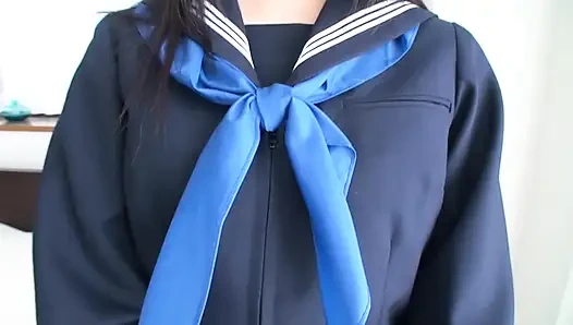 Orta yaşlı bir adam ve üniformalı bir güzellik.