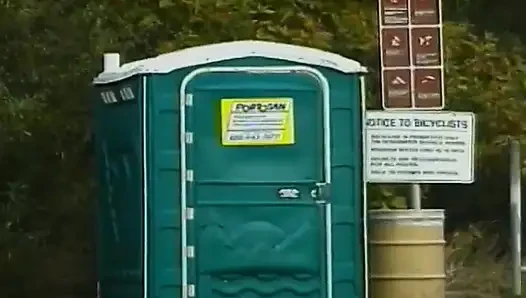 Geiler alter mann nagelt blonde MILF auf einem picknickplatz