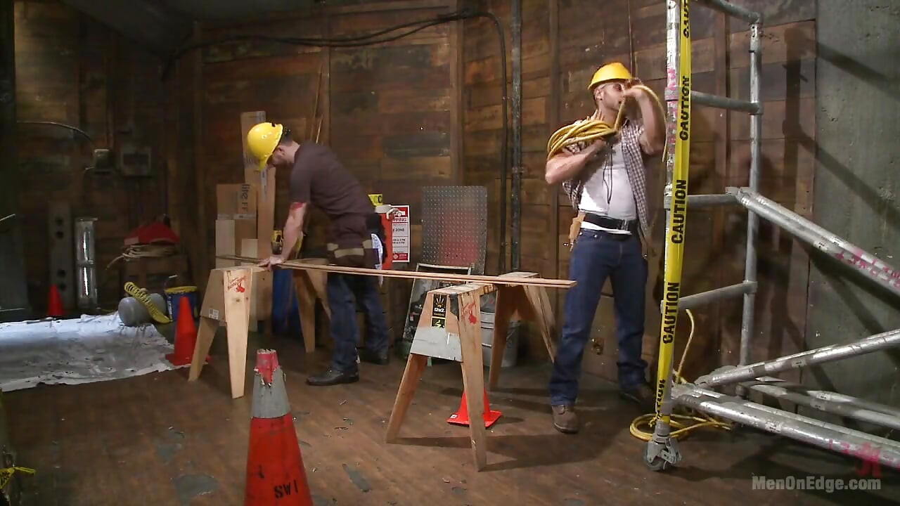 Obnoxious contruction worker gets what he deserved