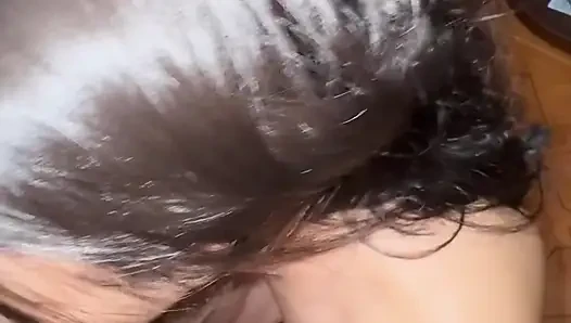Dia melepas gaunku dan meniduriku dengan sangat baik