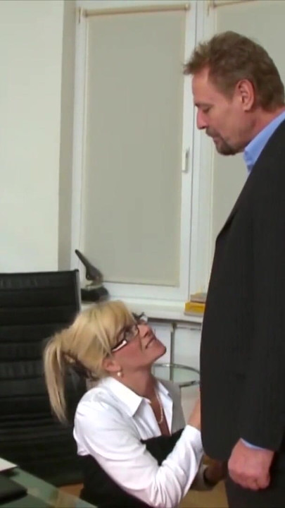 Must-share moment from "Das Jobangebot, MILF macht alles"