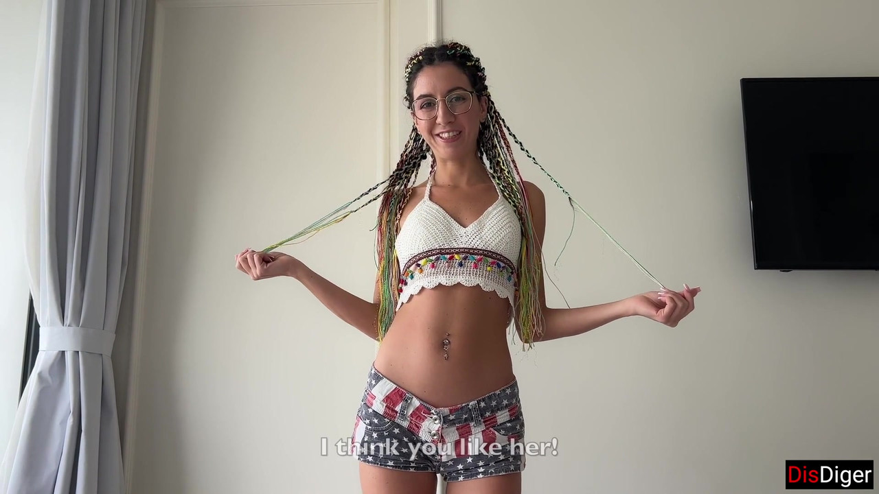 继兄从后面操继妹的好朋友！- 射在脸上