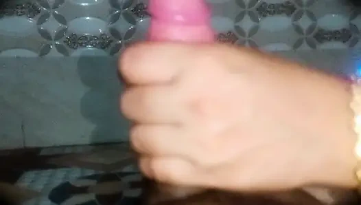 İlk yeni evli ateşli yenge emiyor ve elle muamele çekiyor