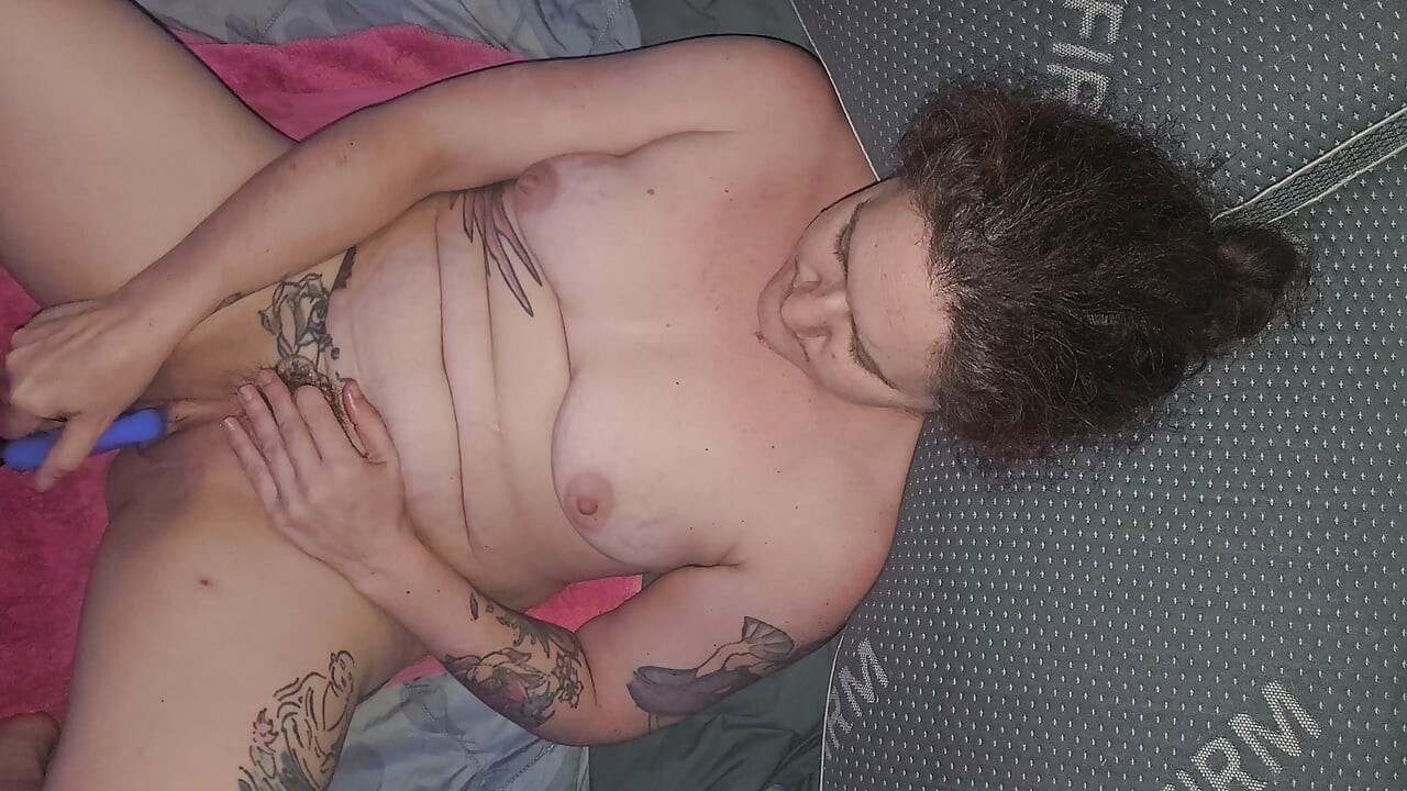 Sexywifedd machine fucked with huge dildos