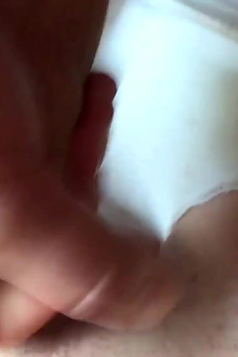 彼のチンコが私の秘部を擦った。パンティに精液を。私の視点です。