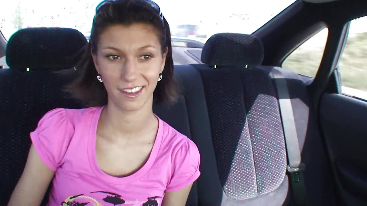 Remaja si rambut coklat dijemput menghisap dan menunggang dua batang