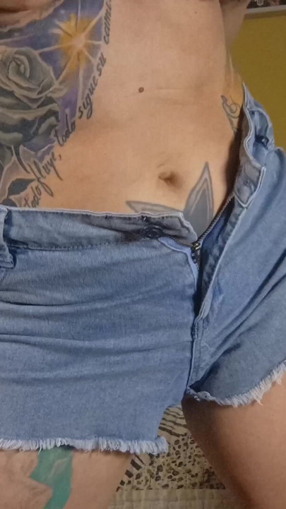Um pouco de striptease para modelar minha nova lingerie preta, com orgasmo e esguichos incluídos | Clipe 1