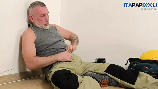 Worker Daddy Mature Hung Cock Wanking Alone While the Customer Is Not There