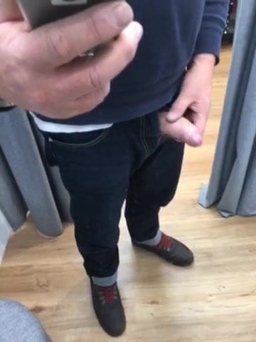 着替えと射精の後のプレイ