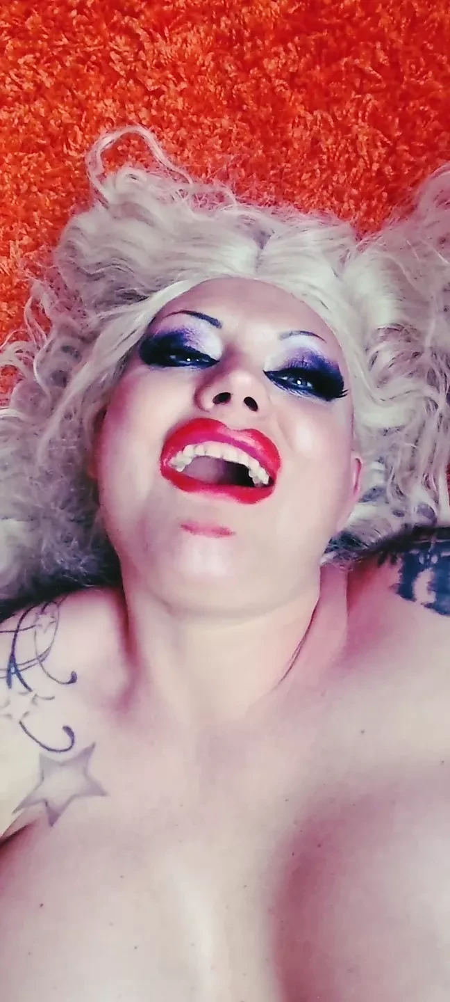 SQUIRTING HOT TATTOOED BLONDE - JOI
