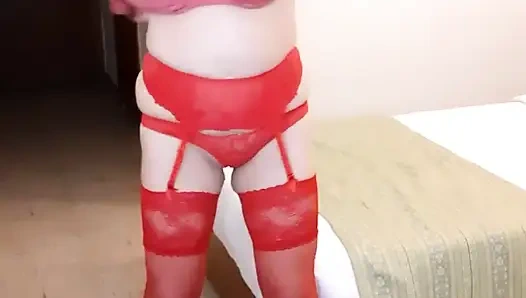 Mariaold, vollbusige MILF macht striprease und spielt mit BBC-dildo